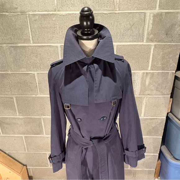 Entienne Aigner trench coat. - Picture 5 of 14